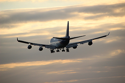 airplane-in-the-evening-sky-2909311_1920